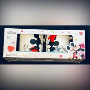 💕 Set of 2: Disney Mickey & Minnie Mouse Red & White “Kissing” Coffee Mugs